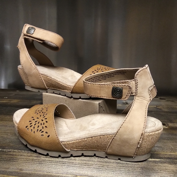 Earth shoes - Picture 2 of 3